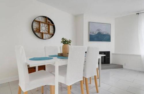 Riverview Estates House | Beautiful Home with heated pool and Fenced Yard by Siesta Key!