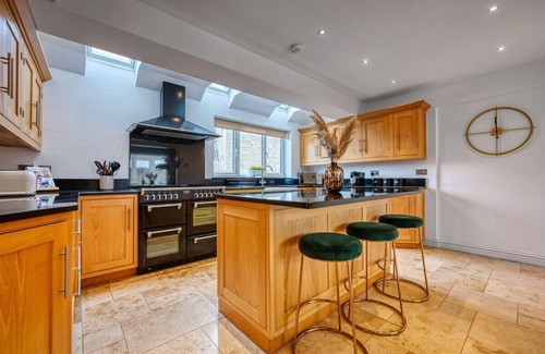 Cirencester House | Beautiful House |5bedroom |Table football |Parking