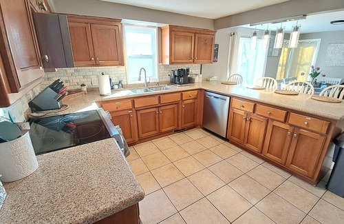 Roseville House | Beautiful house centrally located on .5 Acres