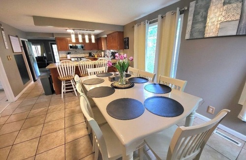 Roseville House | Beautiful house centrally located on .5 Acres