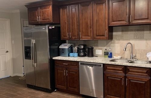 Dickinson House | Beautiful house with 4 bedrooms and 3 bathrooms