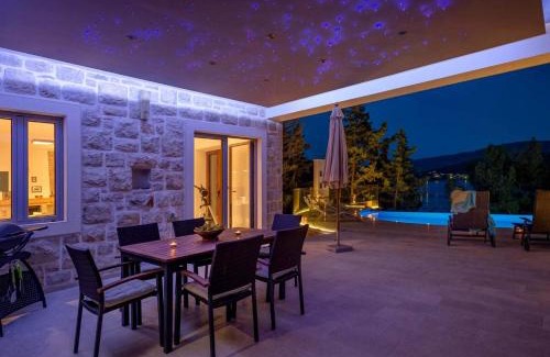 Vrboska Villa | Beautiful Hvar Villa 4 Bedrooms Villa Stone Pine Private Infinity Pool & Stunning Sea Views Vrboska