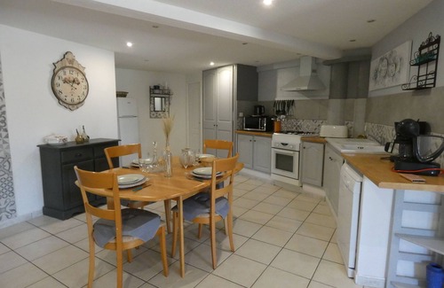 Rocbaron Villa | beautiful independent apartment in villa with swimming pool in a quiet area close to amenities