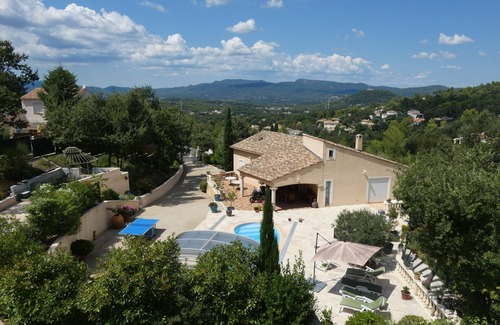 Rocbaron Villa | beautiful independent apartment in villa with swimming pool in a quiet area close to amenities