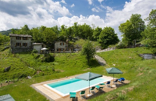 Fabbriche di Vallico Villa | Beautiful apartment in villa for 6 people with pool, WIFI, TV, patio and pets allowed