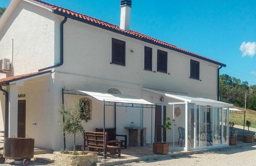 Cologna Spiaggia Villa | Beautiful apartment in villa with WIFI, pool, hot tub, A/C, TV, patio, pets allowed, panoramic view