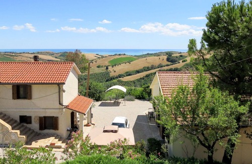 Cologna Spiaggia Villa | Beautiful apartment in villa with WIFI, pool, hot tub, A/C, TV, patio, pets allowed, panoramic view
