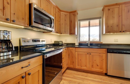 Silver Star Cabin | Beautiful Jefferson River Cabin w/Mountain Views!