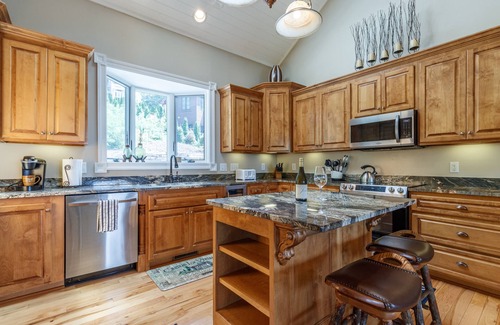 Glenville Villa | Beautiful Lake Glenville Mountain Getaway