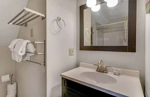 Isle La Motte Cabin | Beautiful Lake House with Private Beach on Lake Champlain