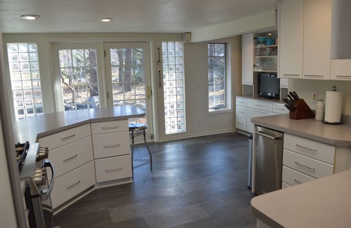 Monona House | Beautiful Lake Monona Home-Minutes to Downtown Madison