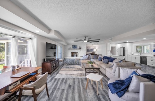 Haines City House | Beautiful Lake View Retreat Drivable To Theme Parks 3 Bedroom Home