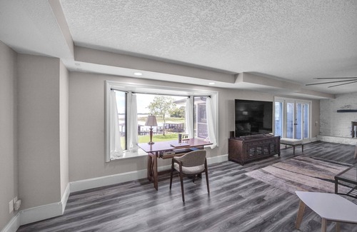 Haines City House | Beautiful Lake View Retreat Drivable To Theme Parks 3 Bedroom Home