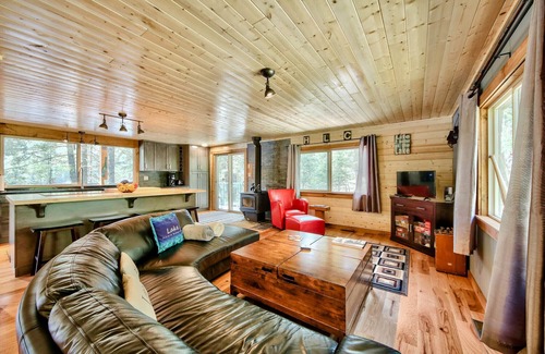 Kamloops Cottage | Beautiful lakefront home on Heffley Lake