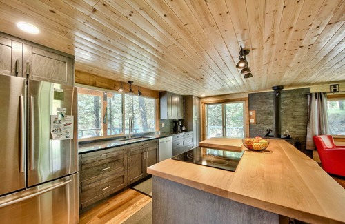 Kamloops Cottage | Beautiful lakefront home on Heffley Lake