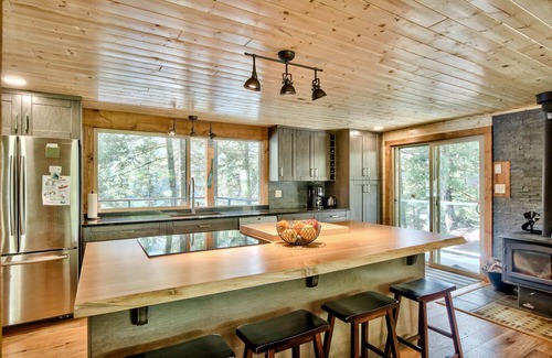 Kamloops Cottage | Beautiful lakefront home on Heffley Lake
