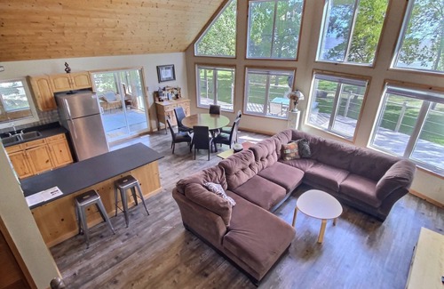 Arnes House | Beautiful Lakefront "A" Frame With Hot Tub, 2 for 3 Nights Jan/Feb Weekends!