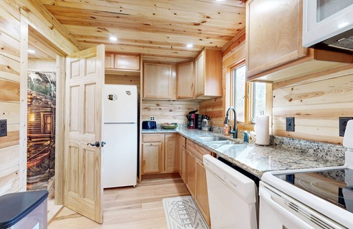 Friendship House | Beautiful lakefront log cabin with dock, firepit, washer/dryer, dog friendly