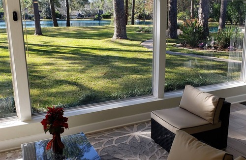 FM 1960 House | Beautiful Lakehouse w/Private Pool - 4 Large Bedrooms
