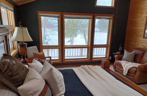 Ely Cabin | Beautiful Lakeside Lodge w/Bar in Ely