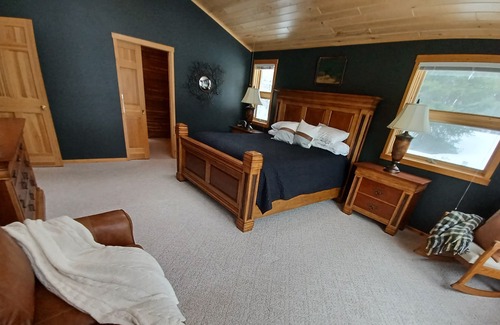 Ely Cabin | Beautiful Lakeside Lodge w/Bar in Ely