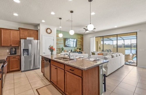Four Corners House | Beautiful Lakeview Villa just mins from Disney w/private pool!