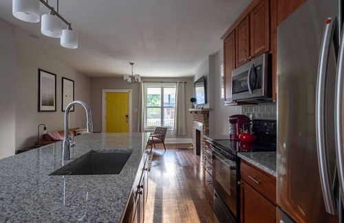 Old North Columbus House | Beautiful & Large 5 Bed/2 Bath - Great For Families & Groups - Near Everything