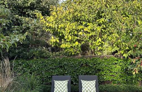 Barnes House | Beautiful large house with private parking and stunning garden