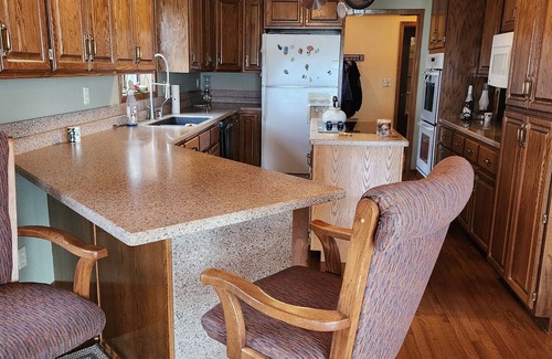 Wentworth House | Beautiful large lake home for a family retreat, have fun by the water!n