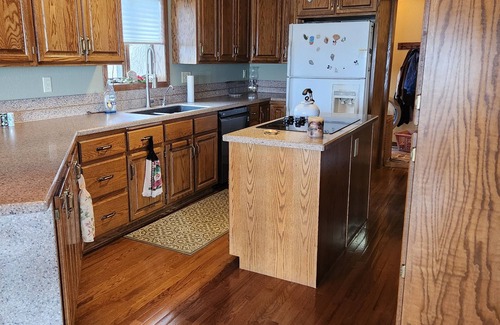 Wentworth House | Beautiful large lake home for a family retreat, have fun by the water!n