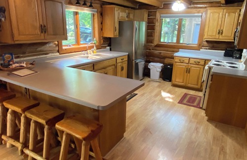Hackensack Cabin | Beautiful Log Cabin on Trillium Lake with Sauna & Pontoon included! GREAT RATES!