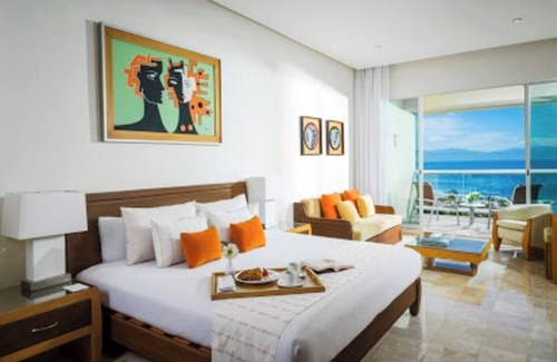 Bucerias Hotel | Beautiful luxury 2 bedroom hotel room on the beach