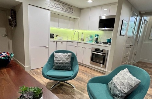 Long Beach Apartment | Beautiful, modern, 2 bedroom/2 bathroom apartment 1 block from beach & boardwalk