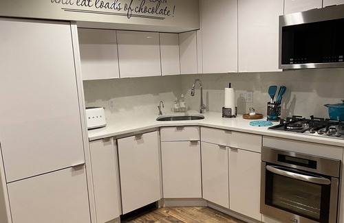 Long Beach Apartment | Beautiful, modern, 2 bedroom/2 bathroom apartment 1 block from beach & boardwalk