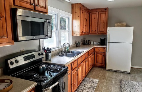 Quinton House | Beautiful, Modern & Convenient Home in Quinton, VA