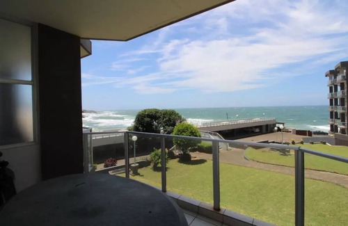 Margate Apartment | Beautiful modern decorated apartment with a great sea view