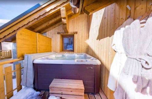 Les Bruyeres Ski Chalet | Beautiful modern chalet in Les Menuires - Ski-in Ski-out location