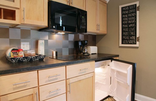 Ste Genevieve Apartment | Beautiful Modern Loft In Wine Country!