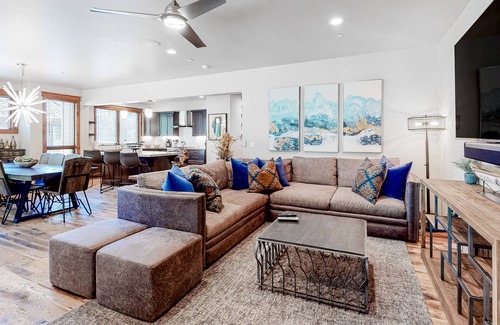 South Lake Tahoe House | Beautiful Mountain Home w/WiFi, EVC, Private W/D - Walk to Heavenly & Lake