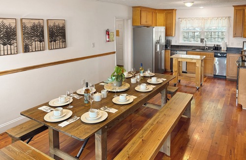 Wolf Laurel House | Beautiful Mountain Home: 6BR/4BA Hot Tub+Game Room+Golf+Views