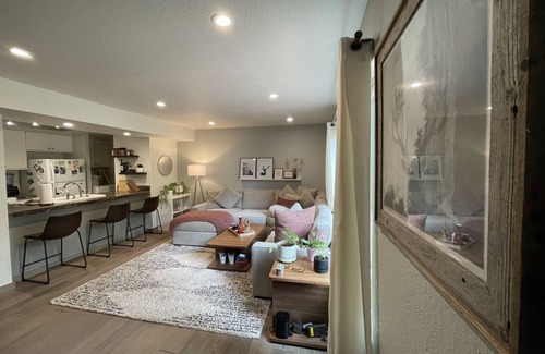 Lake Forest Condo | Beautiful Mountain Modern Home With Office