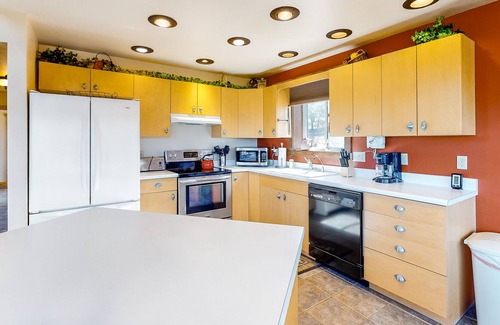 Del Norte House | Beautiful Mountain-Top Home on 40-Plus Acres in South Fork w/Free WiFi/Decks