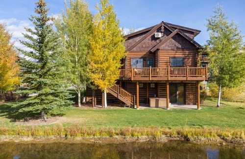 Victor Cabin | Beautiful mountain views from private home with multiple workspaces