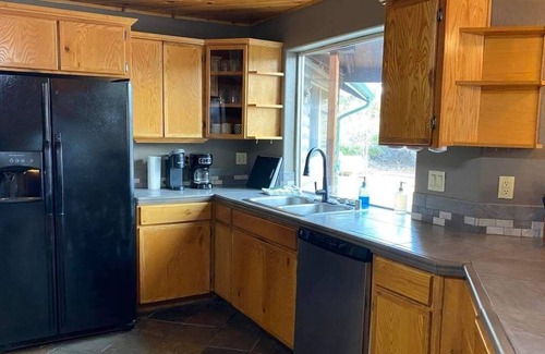 Weed House | Beautiful Mt.Shasta View Home on large Acreage