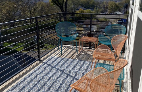 Talbot's Corner Condo | Beautiful Nashville Condo featuring Dolly Parton lounge!