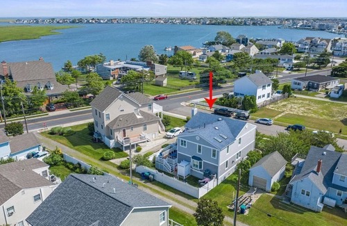 A-Zone House | Beautiful New 4 bed/4 bath - 3 blocks to beach