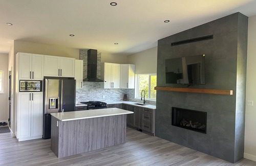 West Porpoise Bay House | Beautiful new home in the heart of Sechelt with ocean and mountain views.