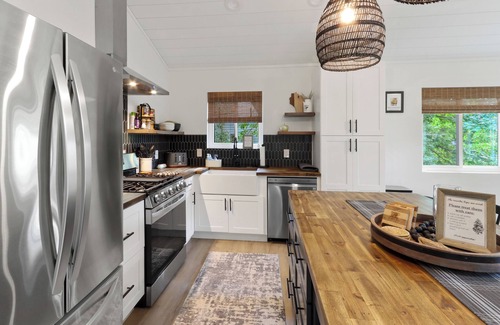 Elkhorn House | Beautiful new home in Elkhorn, at Lake Wandawega.