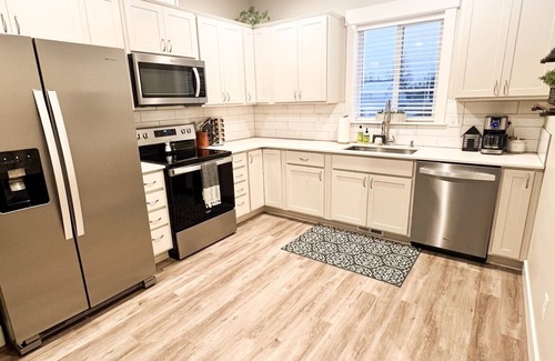 Brownstown House | Beautiful, newly built 4 bedroom with garage