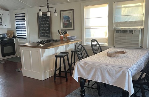 Skaneateles House | Beautiful newly renovated lake cottage near Anyelas Winery. 4 miles from Village